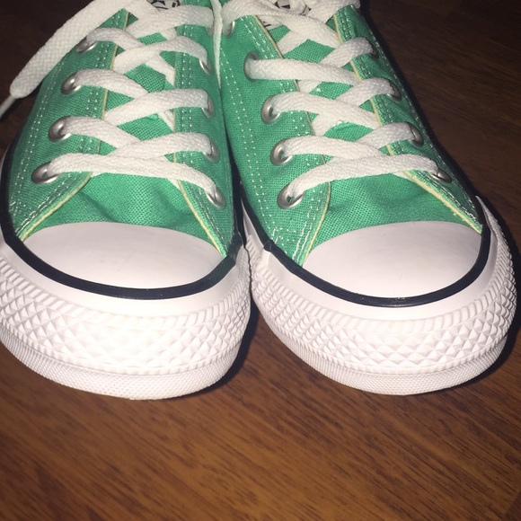 SOLD!! Converse All Star sneakers women’s size 6 - Picture 4 of 8